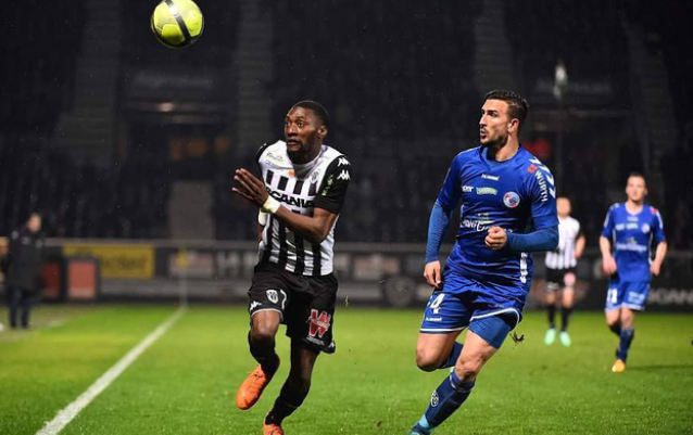 现出了与年 现出了与年